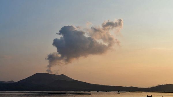 الفلبين تسجل 3 ثورانات لبركان تال