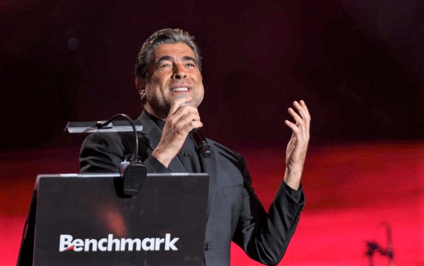 وائل كفوري بحفله بموسم الرياض يقدّم موالاً مميزاً عن السعودية وأغنية لمحمد عبده: تعرّفي إليهما