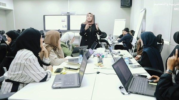 تدريب 500 معلم على تصميم محتوى تعليمي باستخدام الذكاء الاصطناعي