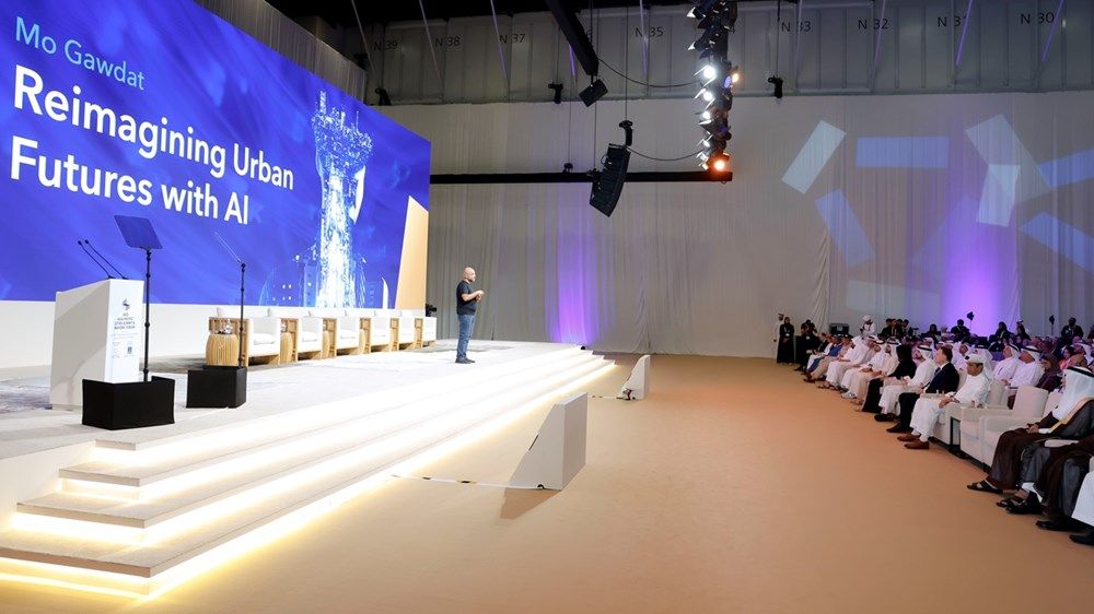 حمدان بن محمد يشهد افتتاح القمة العالمية للمدن في مدينة إكسبو دبي