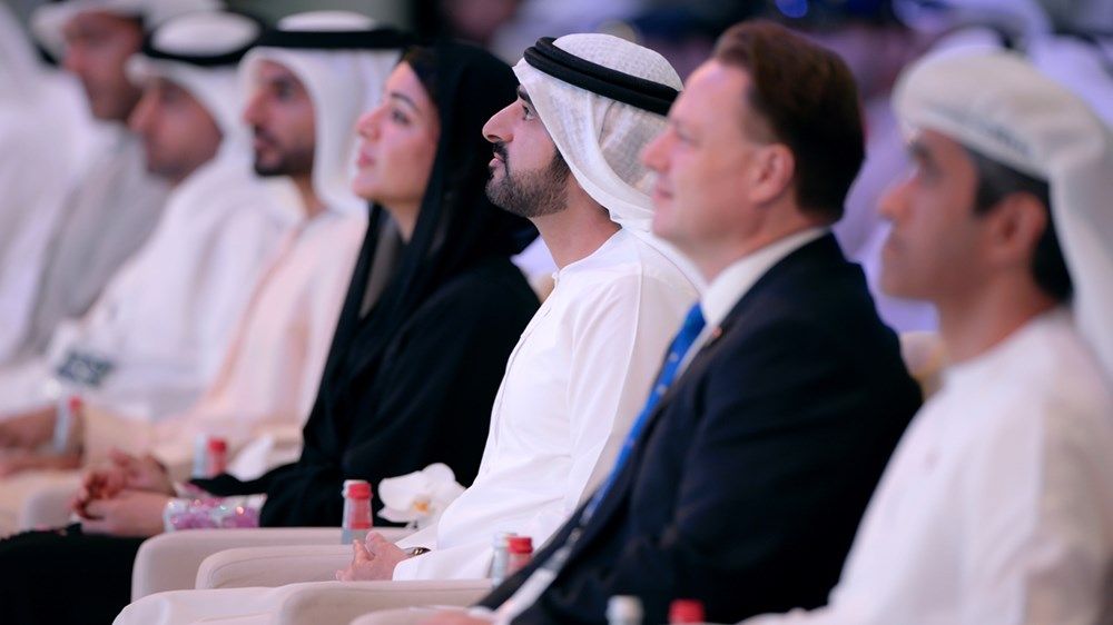 حمدان بن محمد يشهد افتتاح القمة العالمية للمدن في مدينة إكسبو دبي