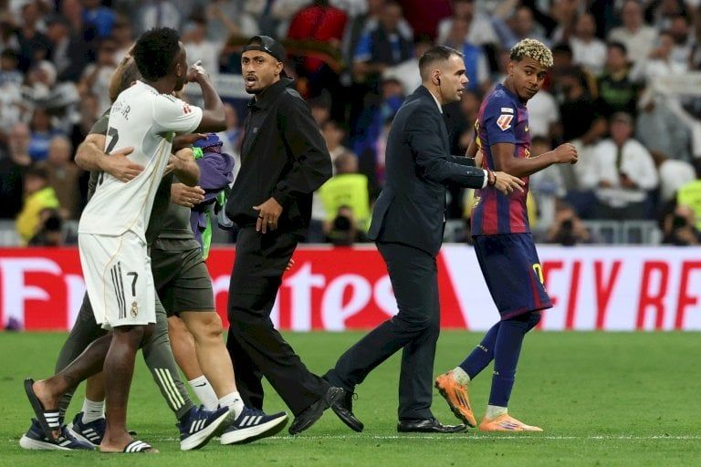 الكلاسيكو: دي يونغ ينتقد استفزاز كارفاخال لجمال وألونسو "نتحدث في غرفة الملابس"
