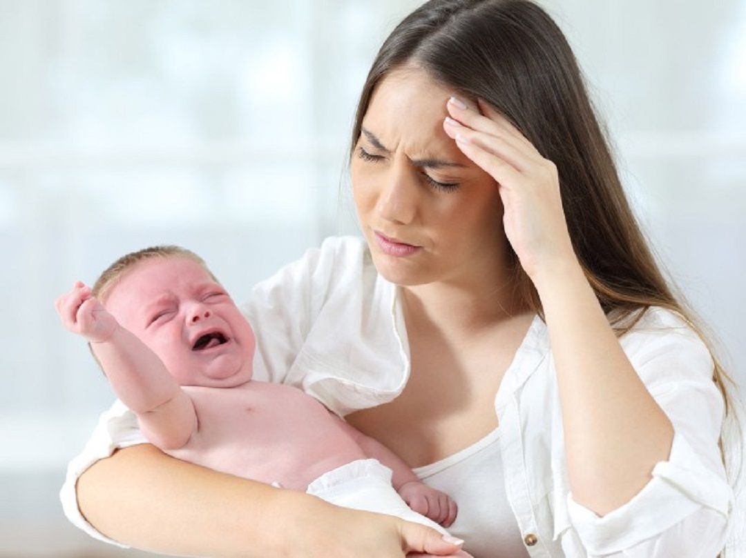 دليلك للراحة: كيف تتخطين آلام أول 40 يوماً مع المولود؟