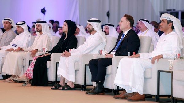 حمدان بن محمد يشهد افتتاح القمة العالمية للمدن في مدينة إكسبو دبي