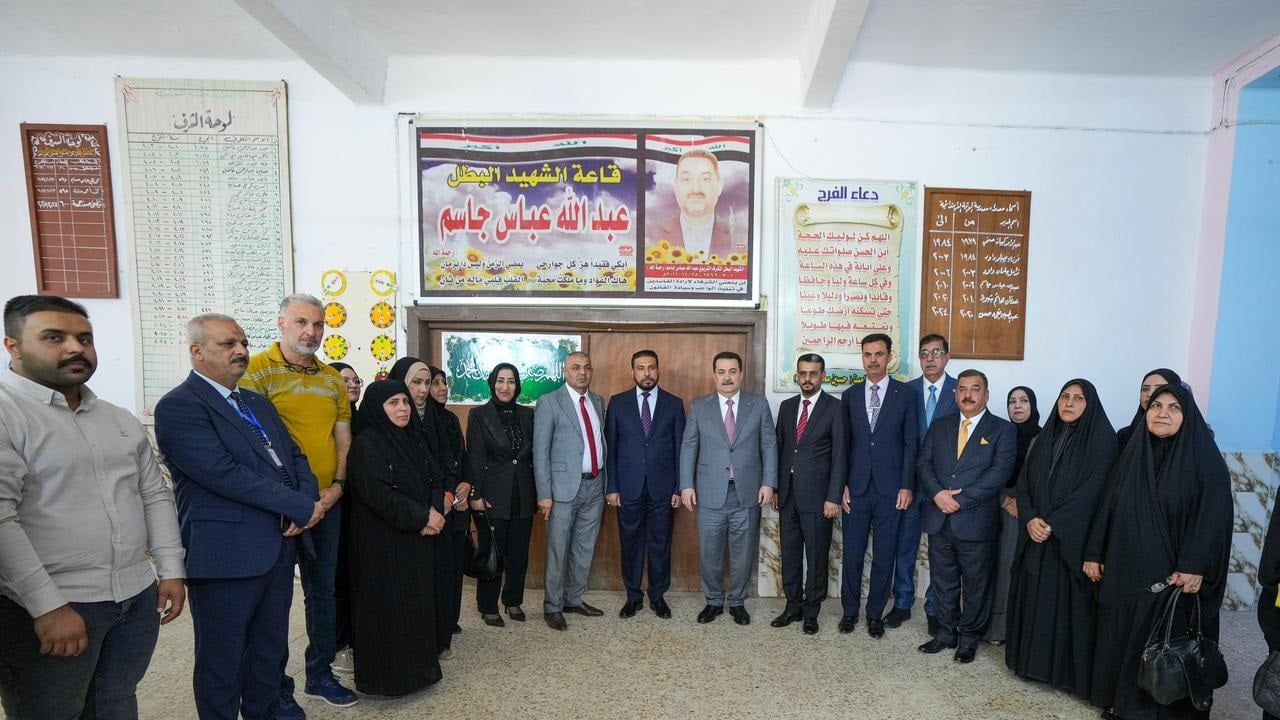 تجول في اروقتها واستذكر الأجيال.. السوداني يزور مدرسته الابتدائية في ميسان (فيديو)