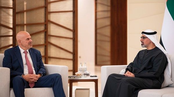خالد بن محمد بن زايد يلتقي الرئيس التنفيذي المشارك لشركة «أوراكل»