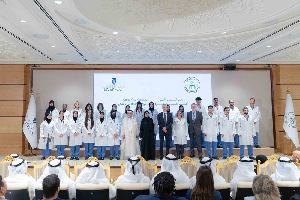 حاكم الشارقة يشهد حفل المعطف الأبيض .. ويفتتح مختبرات كلية الطب البيطري في جامعة الذيد
