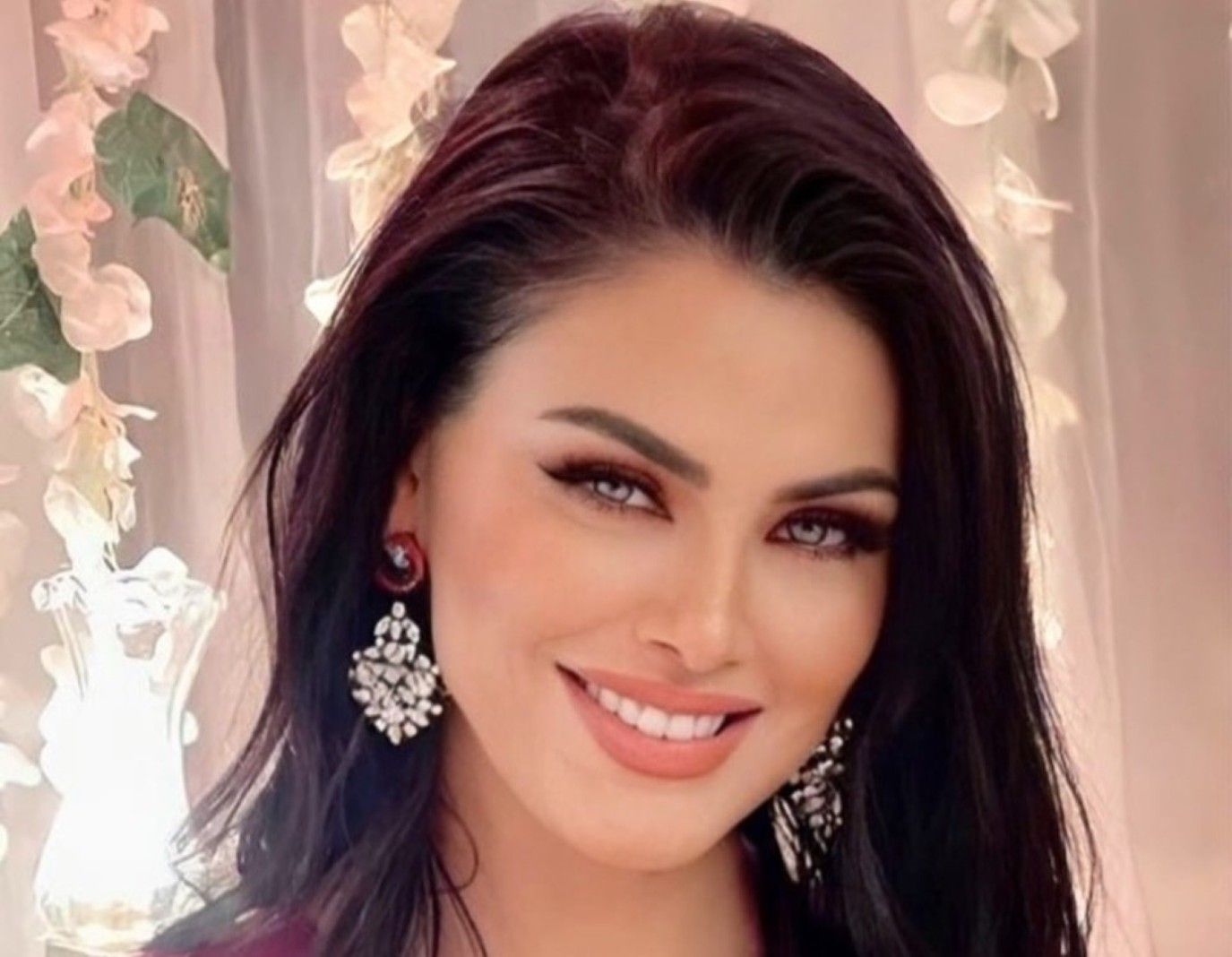 دارين حداد بعد عقد قرانها: فرحتي كملت بيكم ونحبكم بارشا