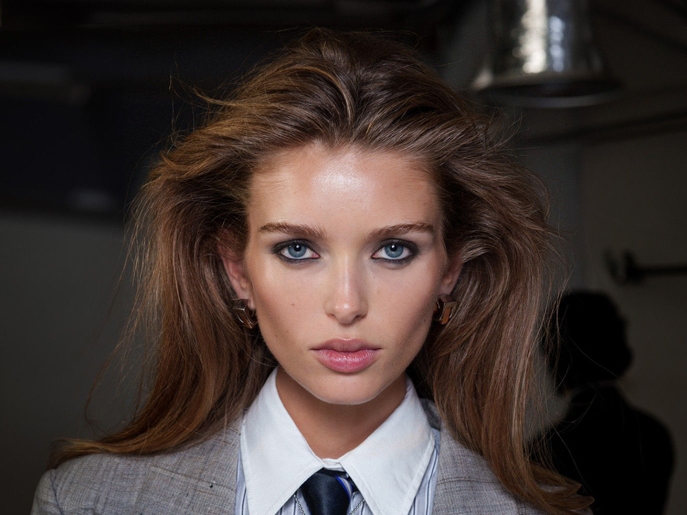 أبرز تغييرات مكياج خريف وشتاء 2025.. بين أنوثة الموسم ودفء الأجواء