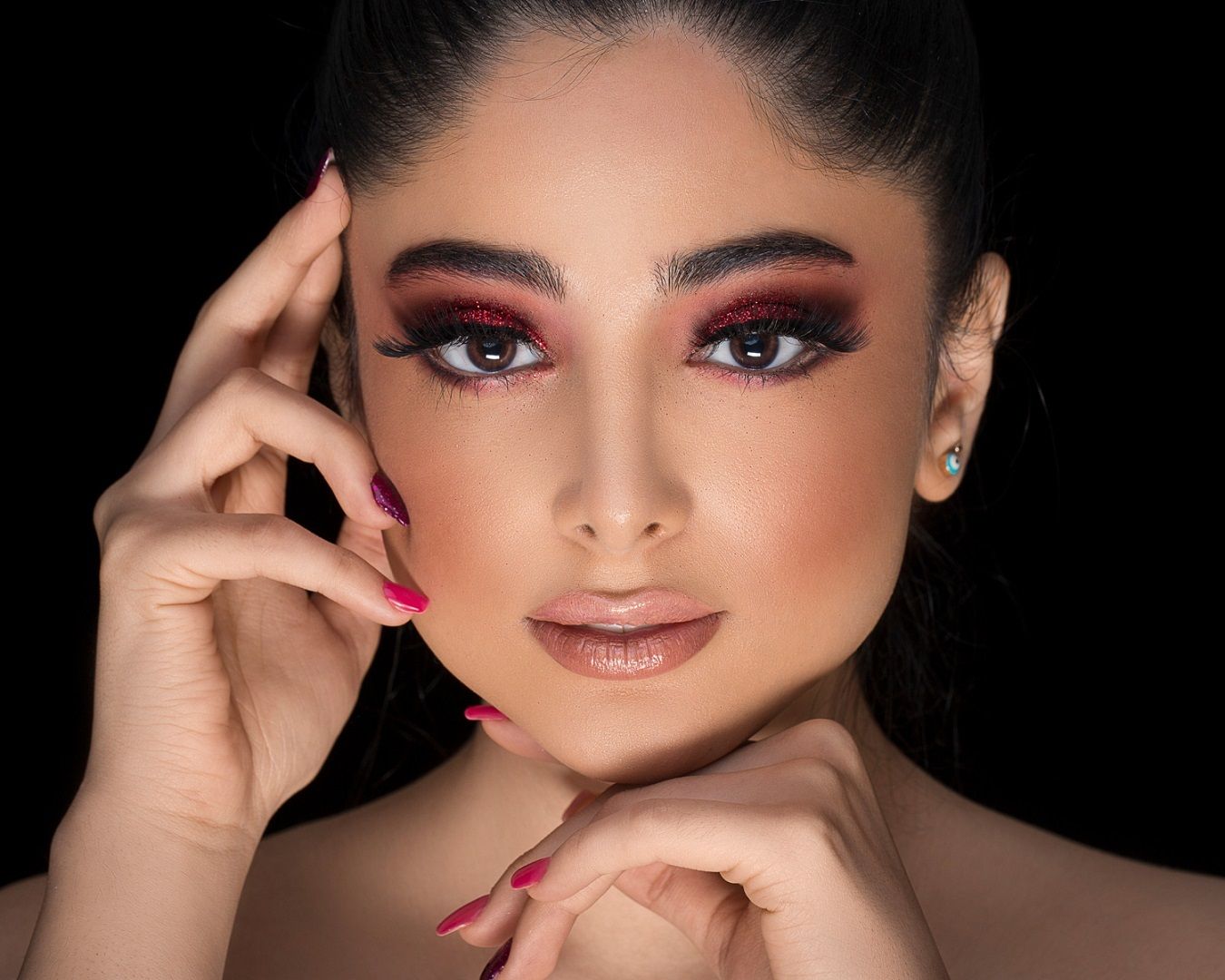 أبرز تغييرات مكياج خريف وشتاء 2025.. بين أنوثة الموسم ودفء الأجواء