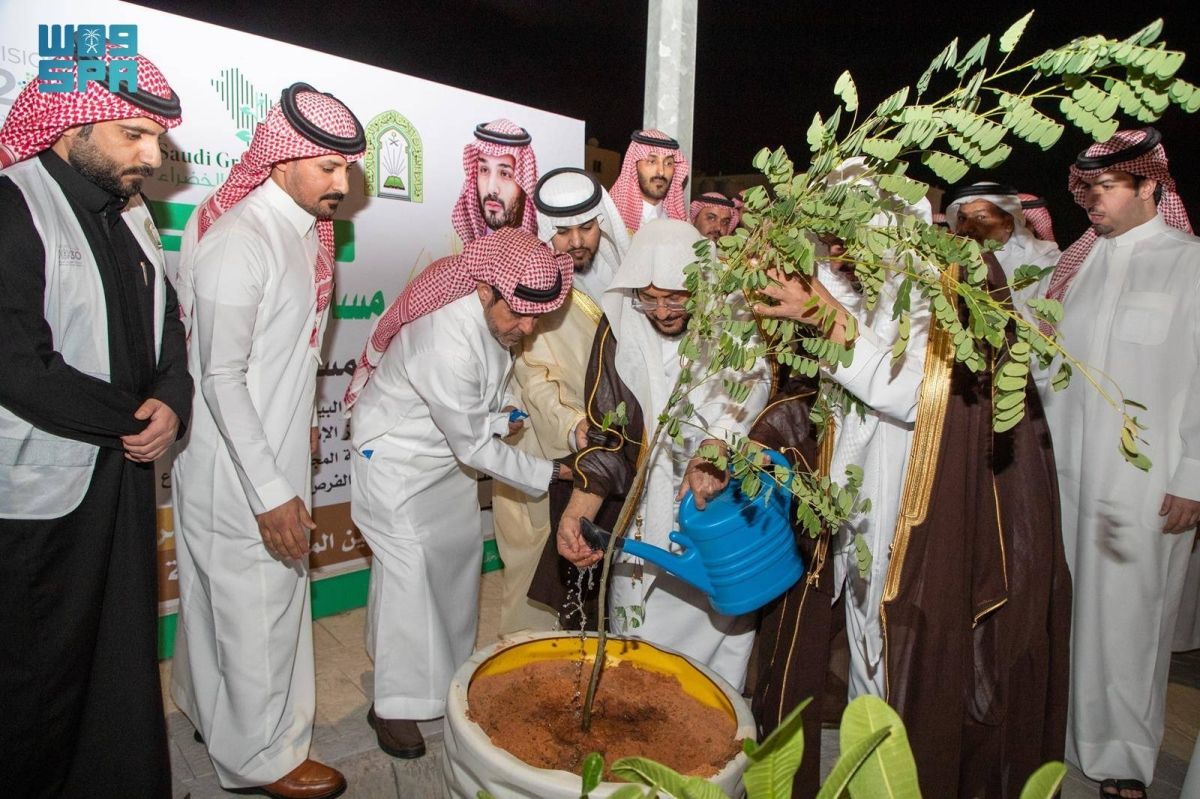 وزير «الشؤون الإسلامية» يطلق مبادرة «مساجدنا حلة خضراء»
