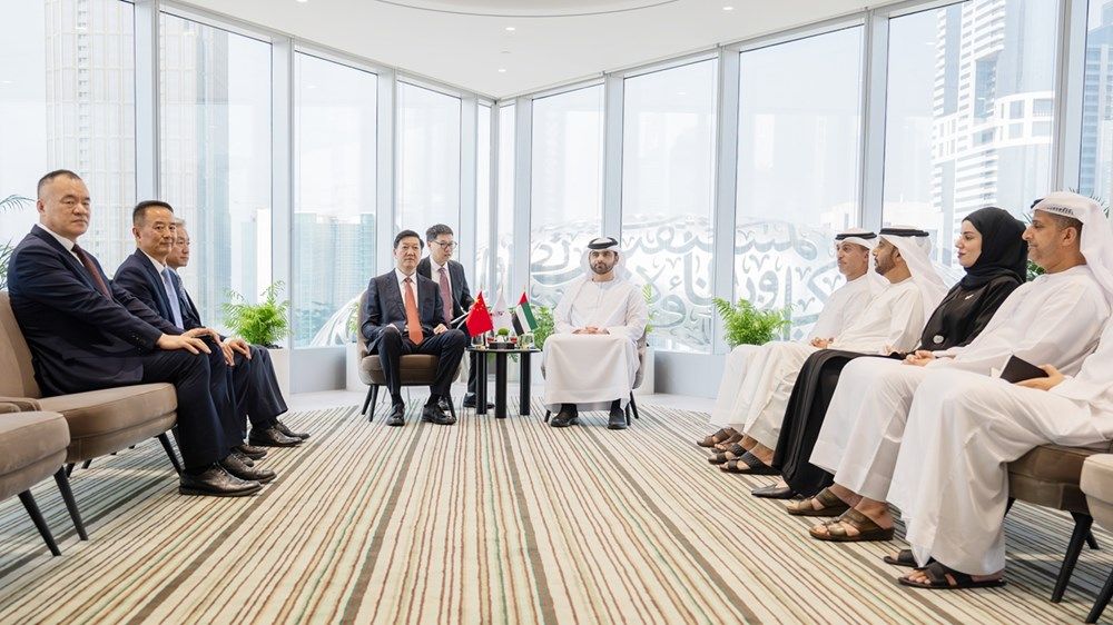 منصور بن محمد يستقبل رئيس اللجنة الأولمبية الصينية