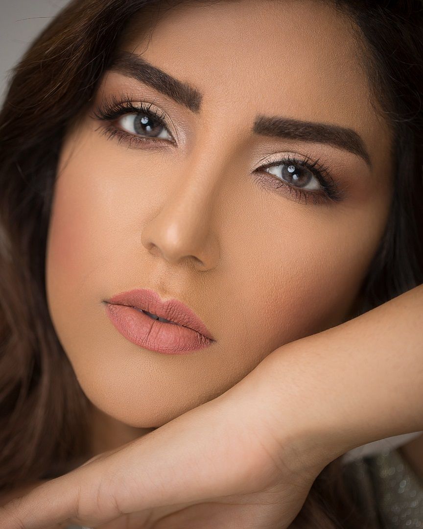 أبرز تغييرات مكياج خريف وشتاء 2025.. بين أنوثة الموسم ودفء الأجواء