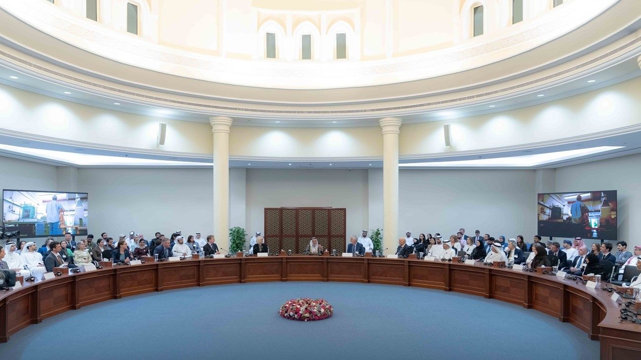 حاكم الشارقة يشهد حفل رابطة خريجي جامعة إكستر البريطانية في الخليج