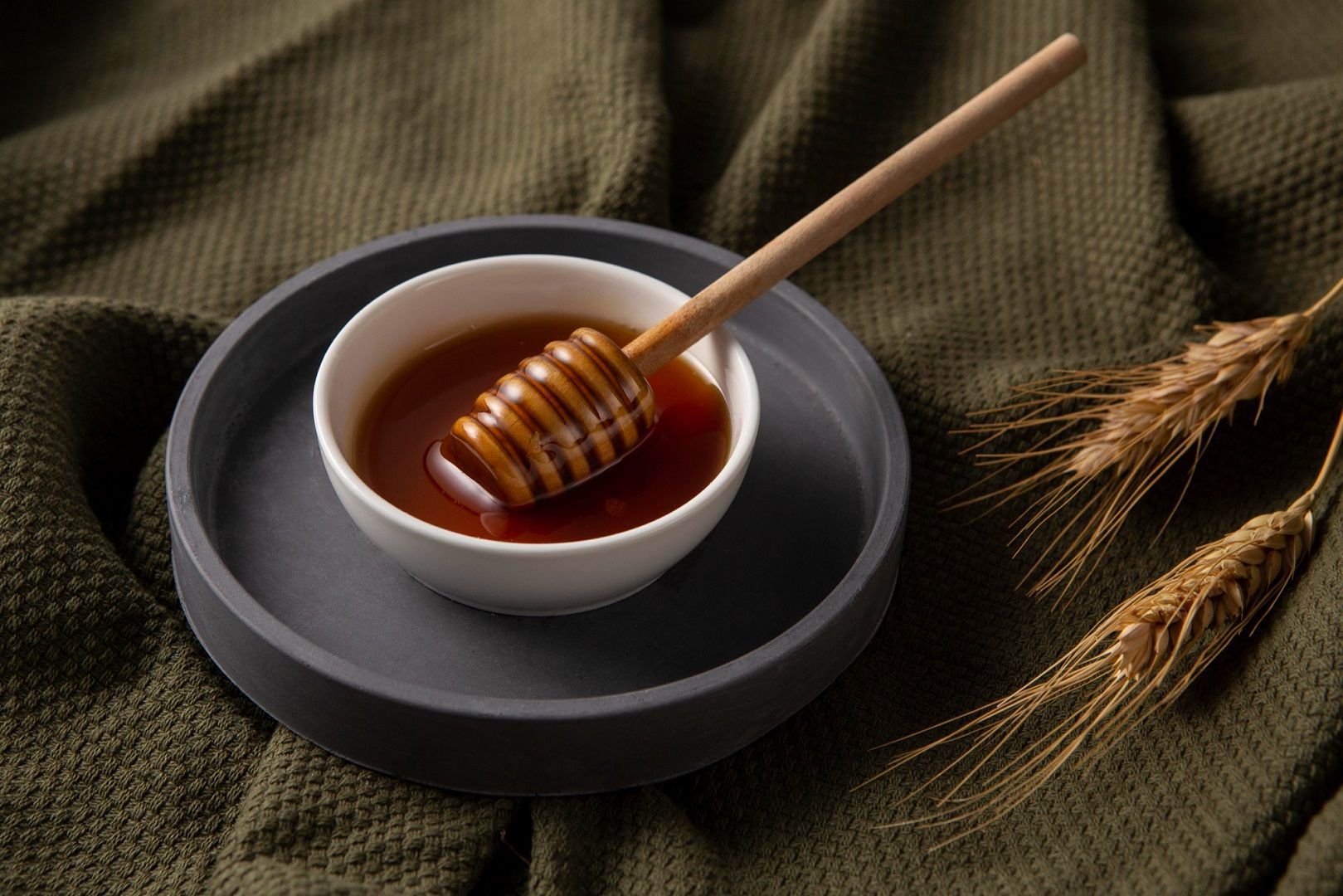 كيفية عمل ماسك الأرز للوجه لبشرة ناعمة ومشرقة بمكونات طبيعية