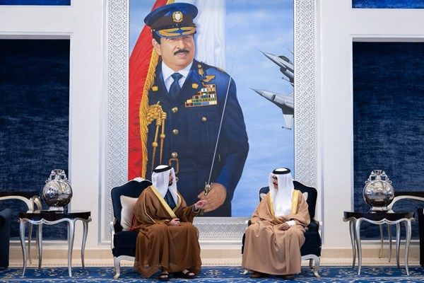 سيف بن زايد يصل إلى البحرين لحضور ختام تمرين "ISALEX 3.0"