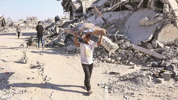 الذخائر غير المنفجرة تعرقل جهود إعادة إعمار غزة