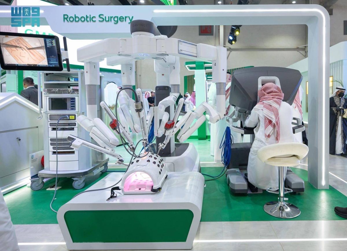 «التخصصي» يستعرض أحدث ابتكاراته في الجراحة الروبوتية
