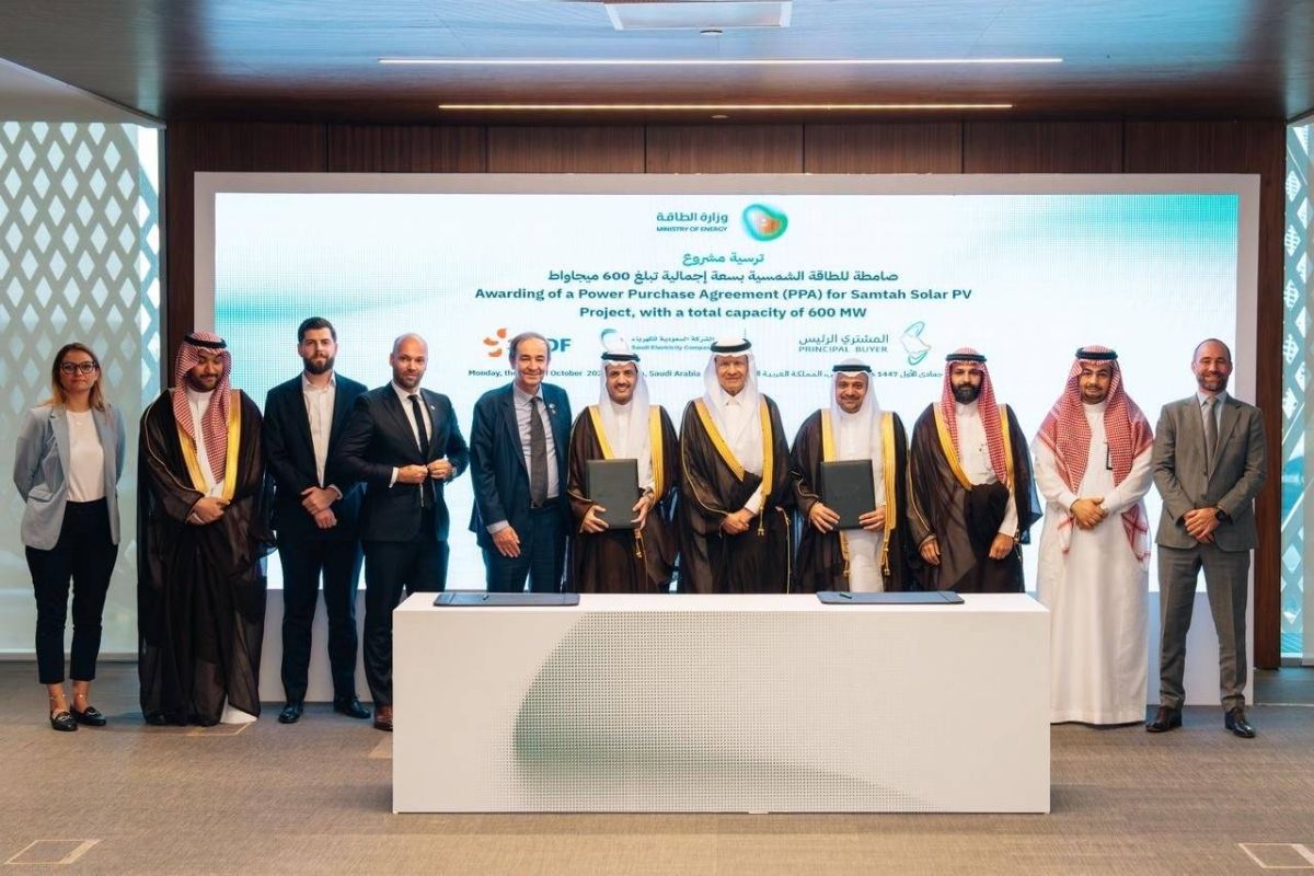 تحت إشراف وزارة الطاقة.. "السعودية للكهرباء" و"إي دي إف باور سلوشنز" تفوزان بمشروع صامطة للطاقة الشمسية بقدرة 600 ميجاواط 