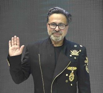 فؤاد سركيس يوقّع أزياء النّجوم في افتتاح المتحف المصريّ الكبير