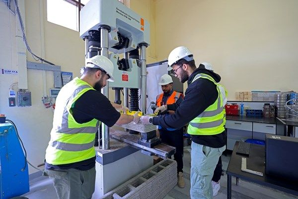 جامعة أبوظبي تستعرض ابتكارات طلابها في برنامج "شباب أديبك"