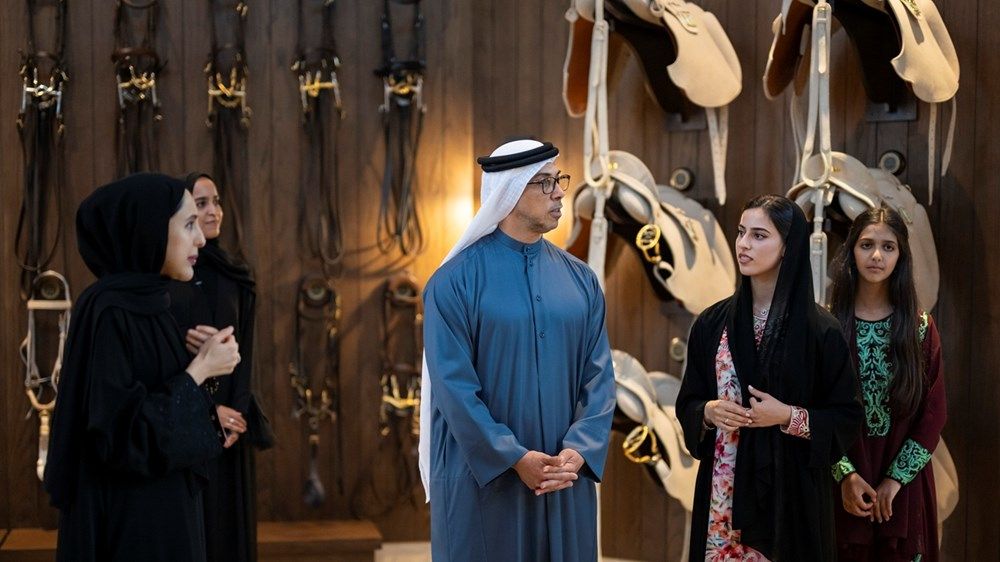 منصور بن زايد يفتتح «أبوظبي للفنون الفروسية الأميرية» في جزيرة الجبيل