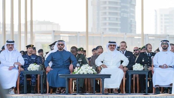 سيف بن زايد ووزير الداخلية البحريني يشهدان ختام تمرين «ISALEX 3.0»