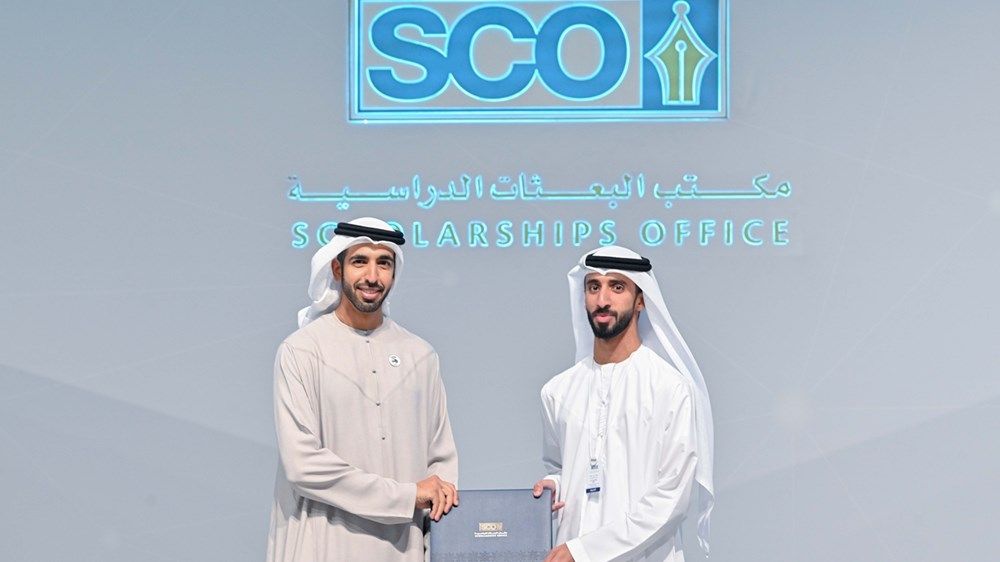 برعاية منصور بن زايد.. شخبوط بن نهيان يشهد تخريج طلبة مكتب البعثات الدراسية المتميّزين علمياً