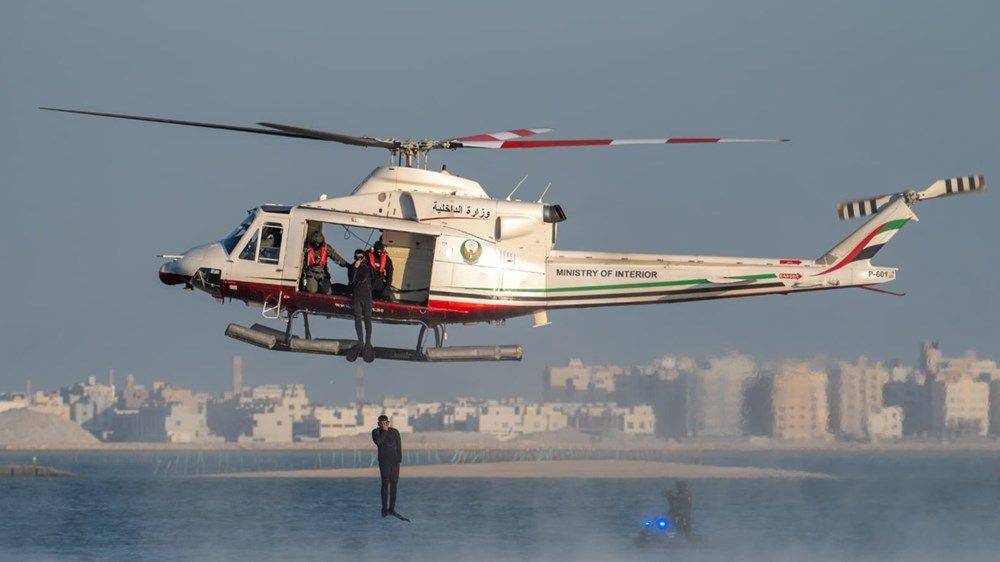 سيف بن زايد ووزير الداخلية البحريني يشهدان ختام تمرين «ISALEX 3.0»