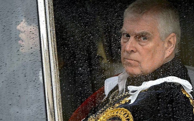 وهكذا اسقطت "فضيحة" أميراً بريطانيّاً!