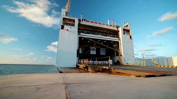 ضمن عملية "الفارس الشهم 3".. سفينة إماراتية تصل إلى العريش حاملة مساعدات لغزة