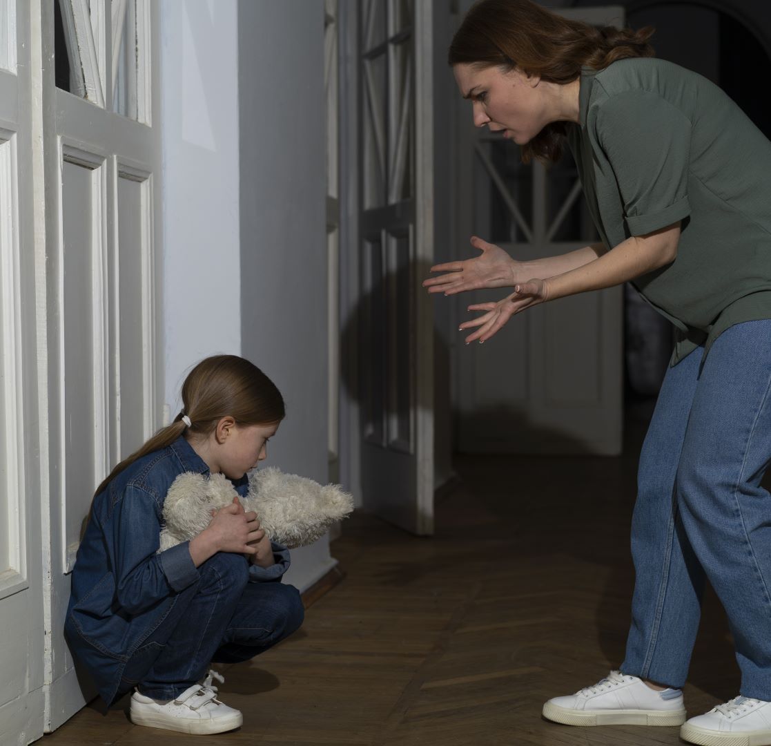 8 تصرفات مؤذية تصدر من الأمهات وتؤدي إلى تدمير شخصية الطفل