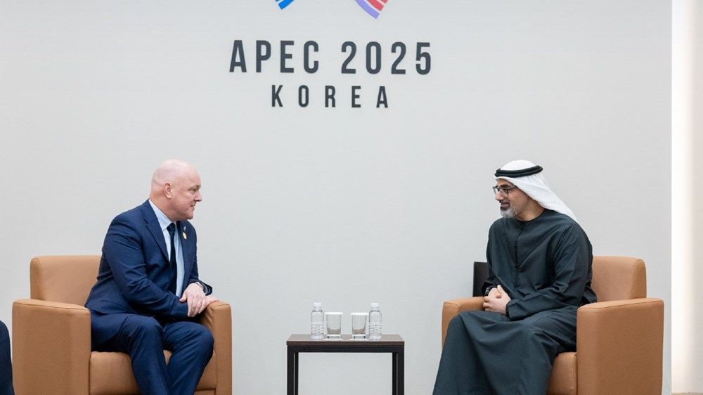 ولي عهد أبوظبي يلتقي رئيس وزراء نيوزيلندا