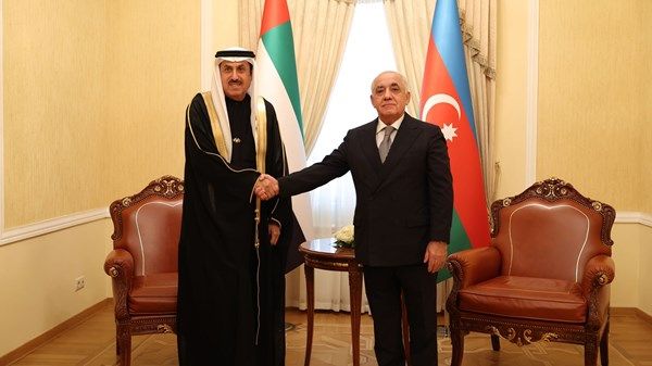 صقر غباش يبحث مع رئيس وزراء أذربيجان سبل تعزيز التعاون بين البلدين