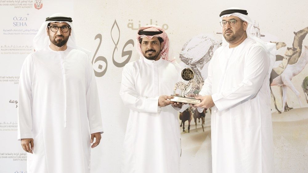 محمد بن حمدان بن زايد يشهد جانباً من مزاينة سويحان