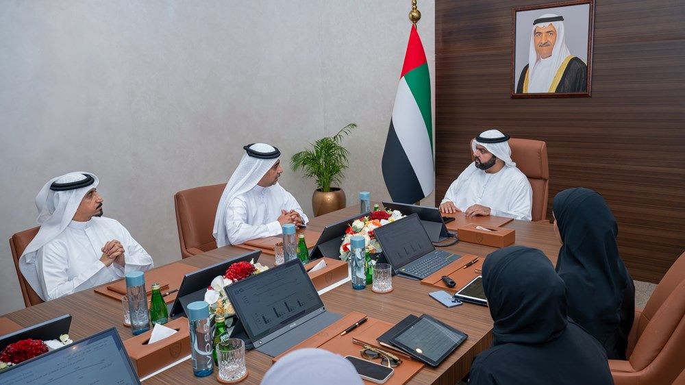 محمد الشرقي يلتقي فريق مستشفى الفجيرة ويطّلع على خططه وخدماته