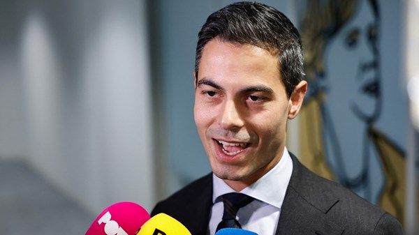 حزب وسطي يفوز على اليمين المتطرف في انتخابات هولندا