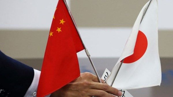 الرئيس الصيني ورئيسة وزراء اليابان يجريان محادثات على هامش قمة أبيك