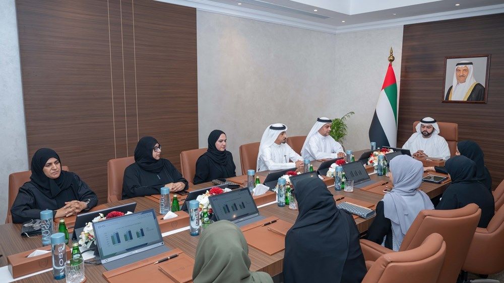 محمد الشرقي يلتقي فريق مستشفى الفجيرة ويطّلع على خططه وخدماته