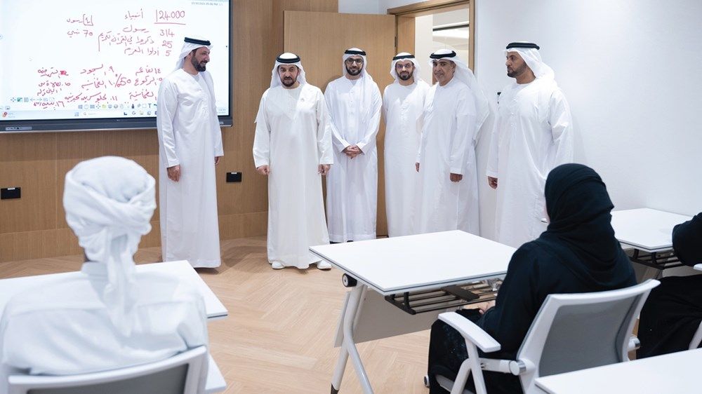 حمدان بن زايد يفتتح فرع جامعة محمد بن زايد للعلوم الإنسانية في منطقة الظفرة