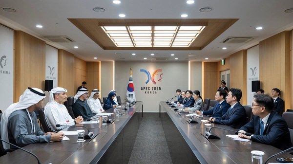 ولي عهد أبوظبي يبحث مع رئيس جمهورية كوريا تعزيز التعاون الثنائي