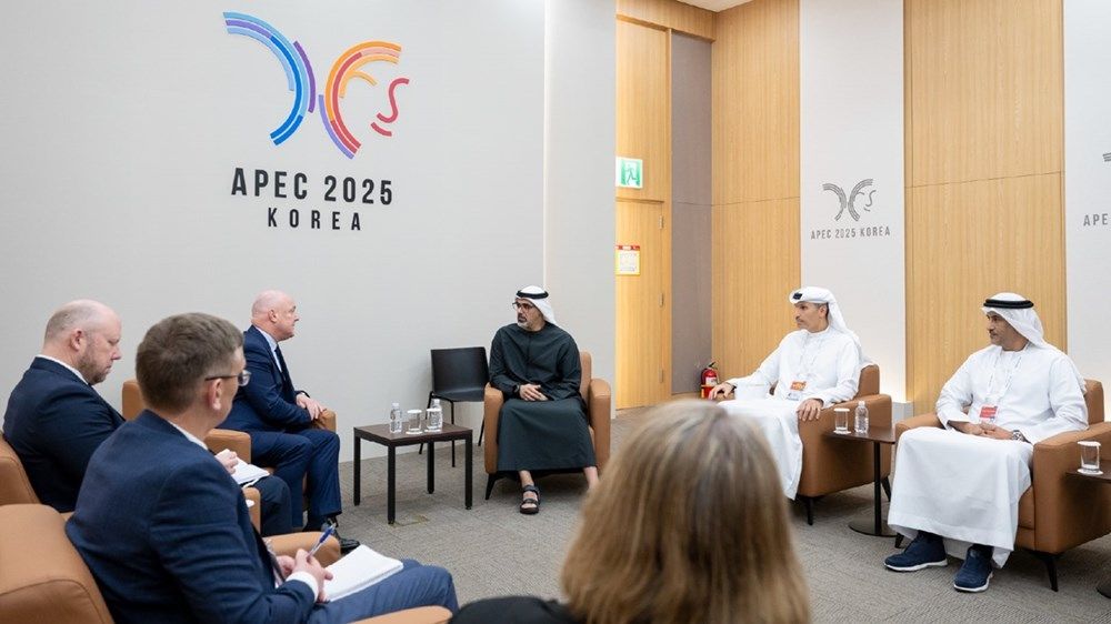 ولي عهد أبوظبي يلتقي رئيس وزراء نيوزيلندا