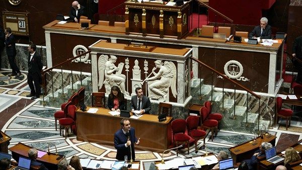 البرلمان الفرنسي يرفض مقترح ضريبة على الأثرياء