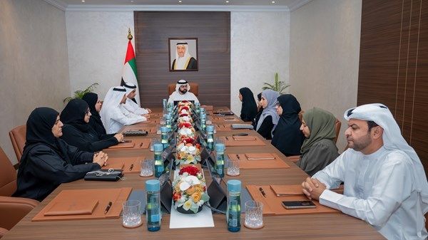 محمد الشرقي يلتقي فريق مستشفى الفجيرة ويطّلع على خططه وخدماته