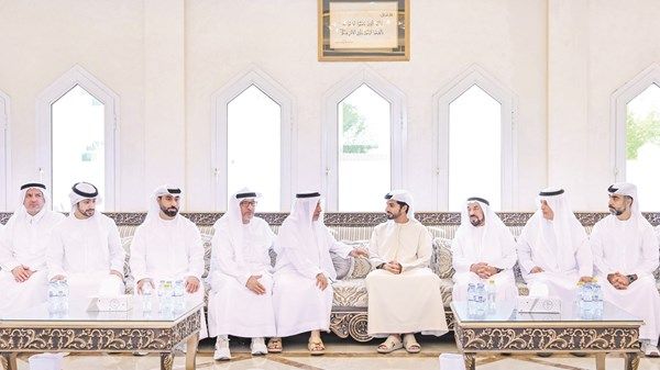 راشد بن حميد يعزي في وفاة مهرة خلفان المطروشي