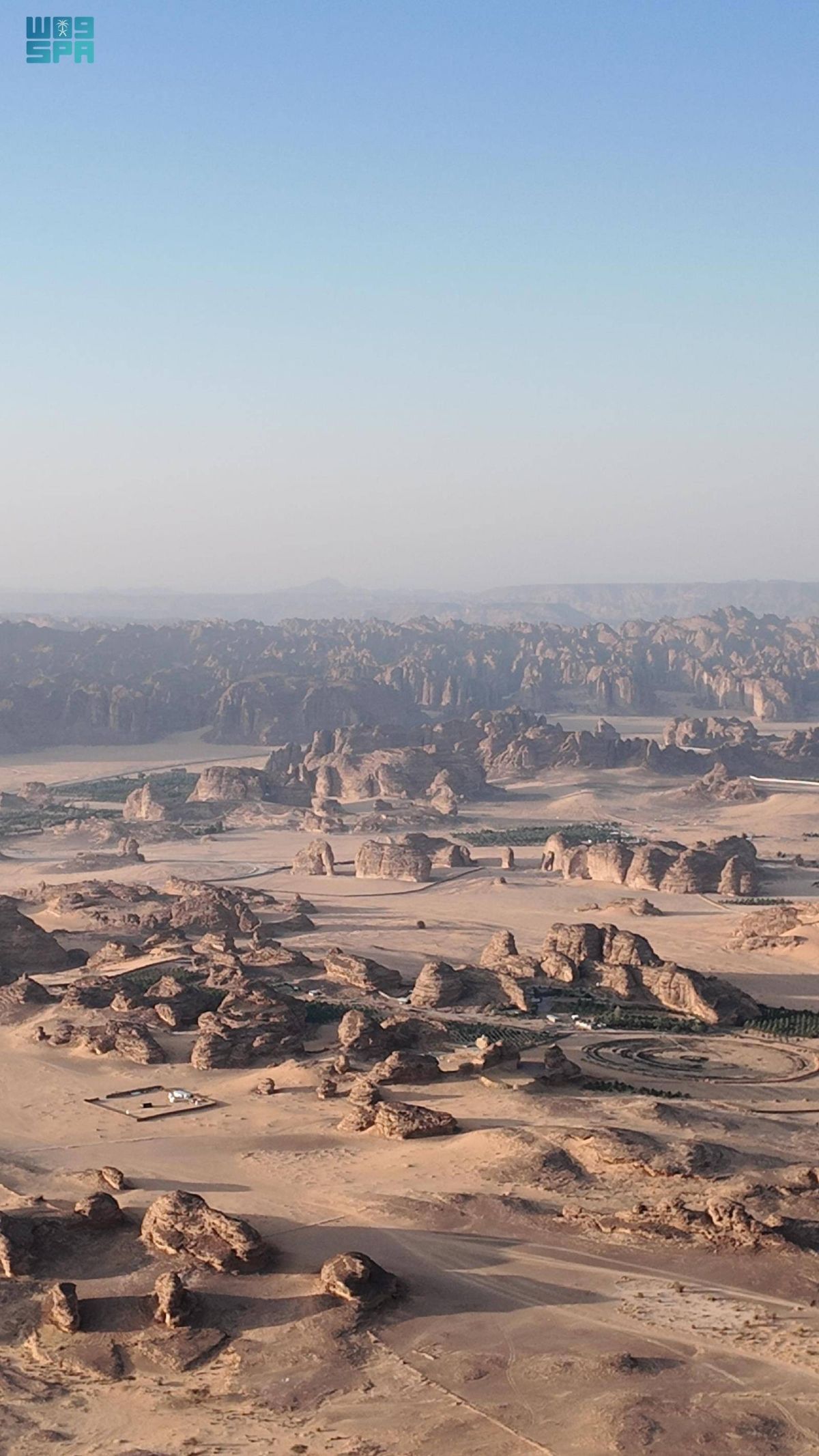 رحلات الطيران بالمناطيد.. تجربة سياحية 
بين سحر الصحراء وروح المغامرة في العلا