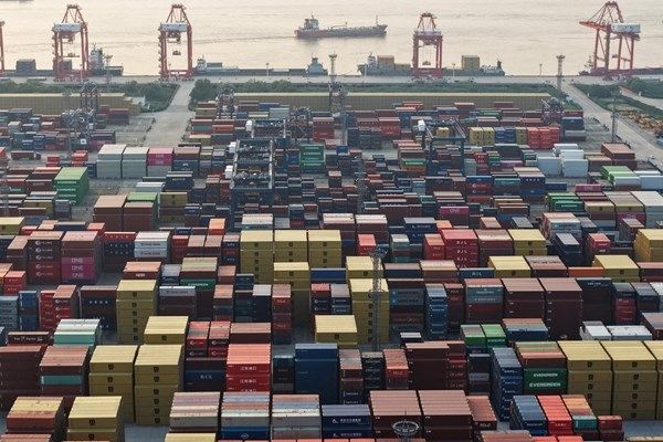 أميركا.. دخول «الرسوم الجمركية» على الشاحنات والحافلات حيّز التطبيق