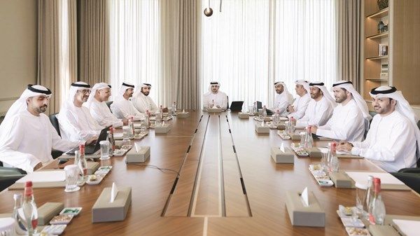 مكتوم بن محمد يعتمد ترقية عدد من القضاة وأعضاء النيابة العامة