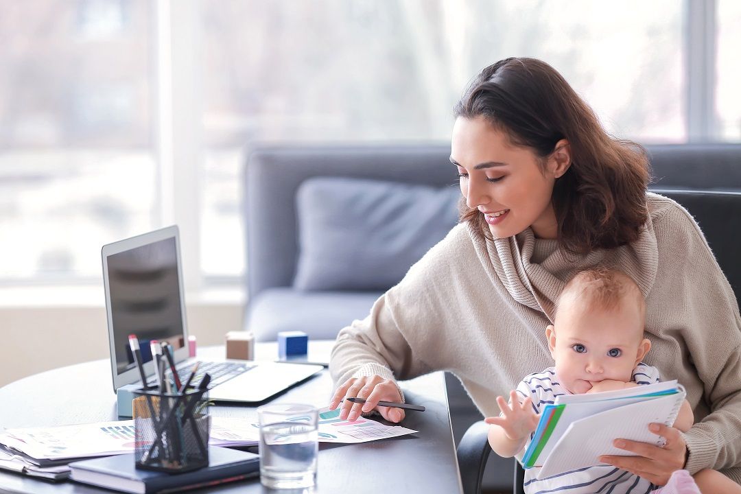 كيف تنظمين وقتك بين العمل والأمومة؟ معادلة تبحث عنها كل أم عاملة!