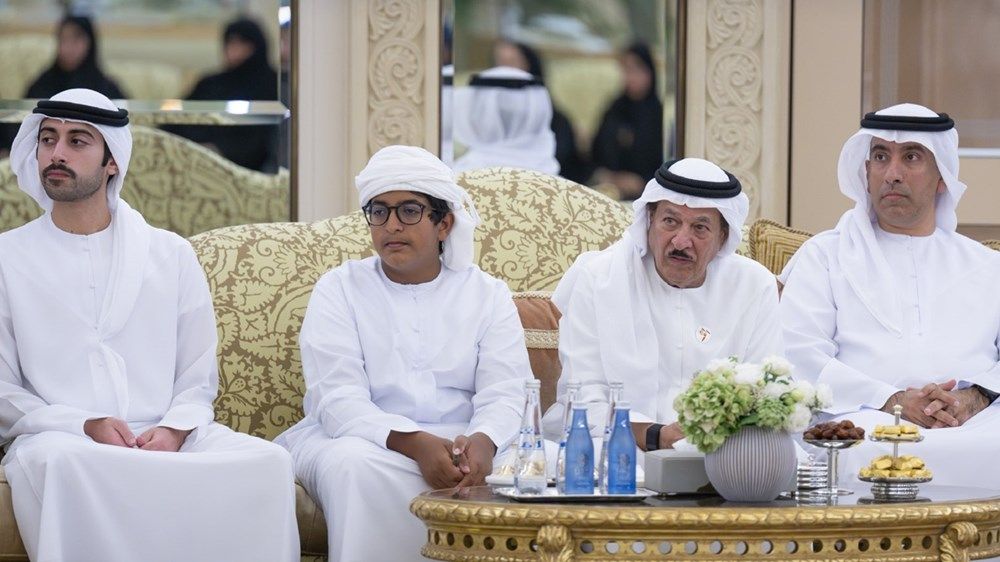 حمدان بن زايد يستقبل الفريق المنظم للمؤتمر العالمي للحفاظ على الطبيعة 2025